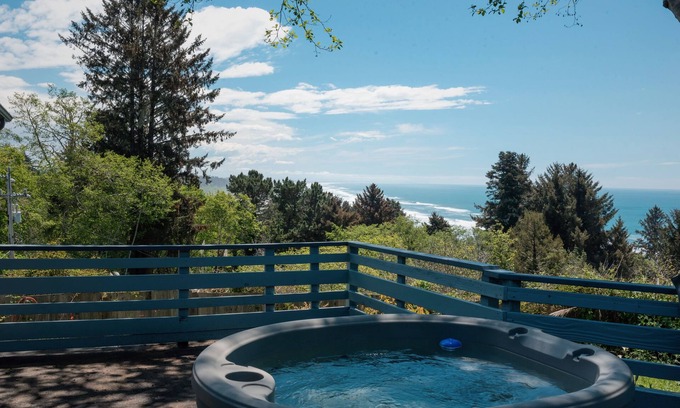 Westhaven-Moonstone Casa | Private oasis, convenient location in Trinidad w/hot tub, sauna & ocean views!
