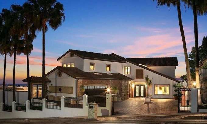La Jolla Mesa Casa | Private Oasis in La Jolla