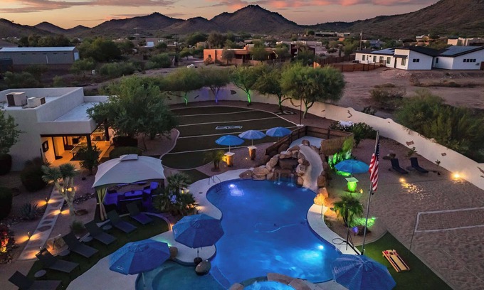 Desert View Casa | 6 BR,Pet friendly,Outdoor Grill and Pool,Sleeps 24
