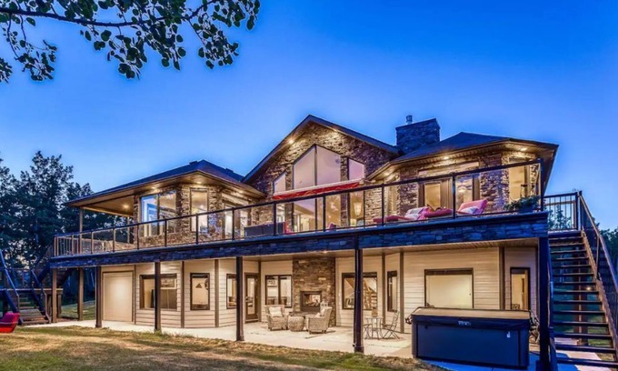 Airdrie Casa | Private Oasis with Hot Tub