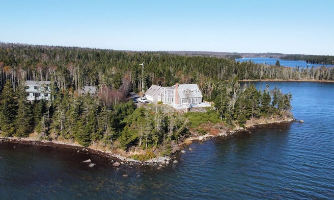 Addison Casa | Private Oceanfront Property with Panoramic Views on 6 acres