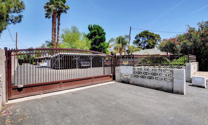 Las Vegas Apartamento | Private Parking and Patio...Longer Stays Available