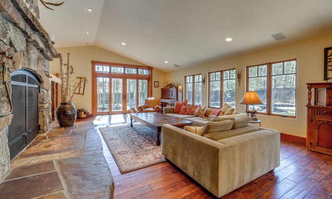 Truckee Casa | Private Patio & Gas Grill: Stunning Truckee Home