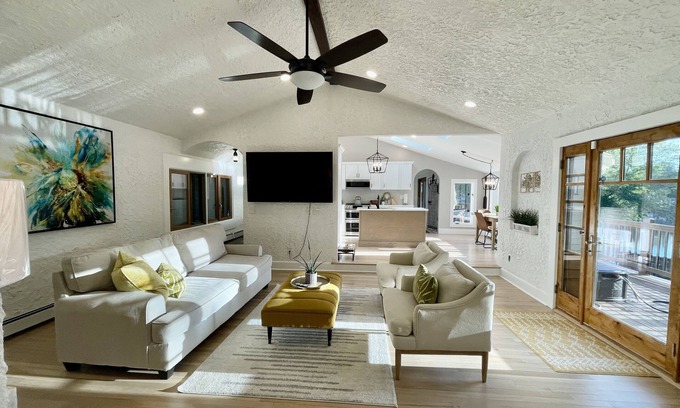 Coventry Casa | Private, Peaceful & Exquisite LAKE FRONT Property w EXPANSIVE HEATED POOL