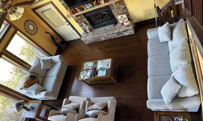 Seymour Casa | Private, peaceful farmhouse with mountain and horse views!