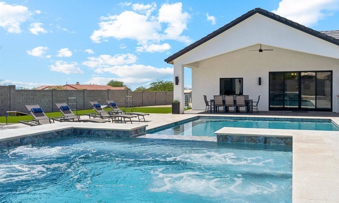 Desert View Casa | Summer Pool Days – Lowest Rates of Year