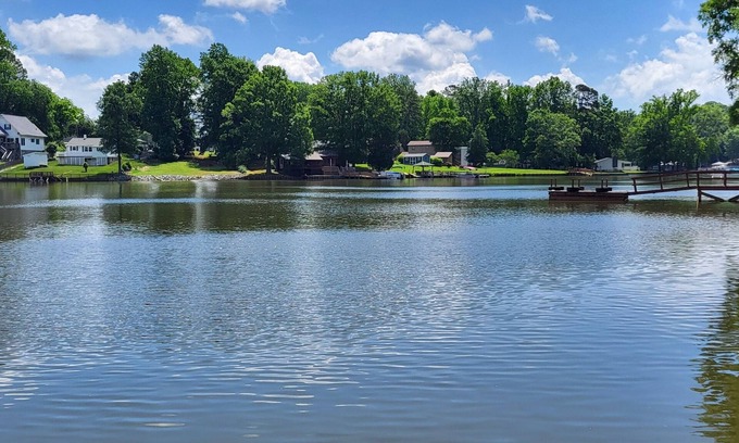 Southmont Casa | Waterfront Bungalow actualizado en el lago High Rock
