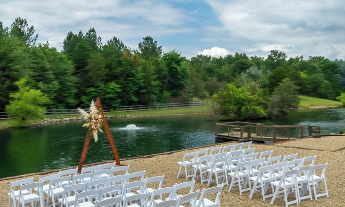 Sevierville Cabina | Private pond cabin, Weddings & events, sleeps 24!