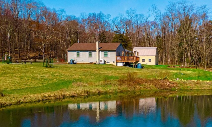 Campbell Hall Casa | Private Pond Cozy Home Enjoy!