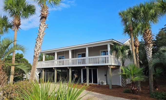 St. George Island Cabaña | PRIVATE POOL! 2 FREE BIKE RENTALS INCLUDED WITH YOUR STAY!