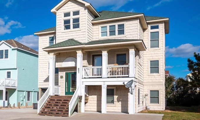 Currituck County Casa | Private Pool + hot tub w/ Ocean Views!