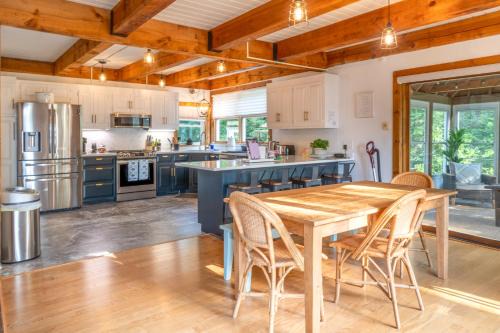 Mashpee Casa | Private Pool and Screened Deck Mashpee Home!