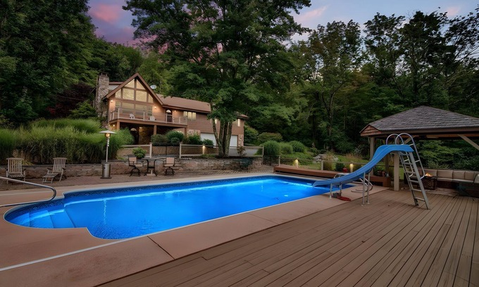 Cresco Chalet De Esquí | Private Pool,Arcade& HotTub - Heart of Poconos