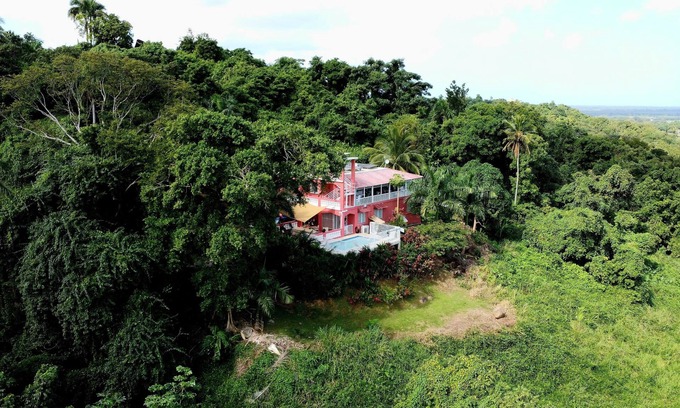 Jimenez Casa | Casa junto a la montaña con piscina privada de agua salada en más de 6 acres de selva tropical