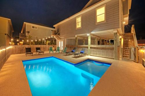 Port Aransas Casa | Private Pool Game Room Patio Near the Beach Palm House by AvantStay