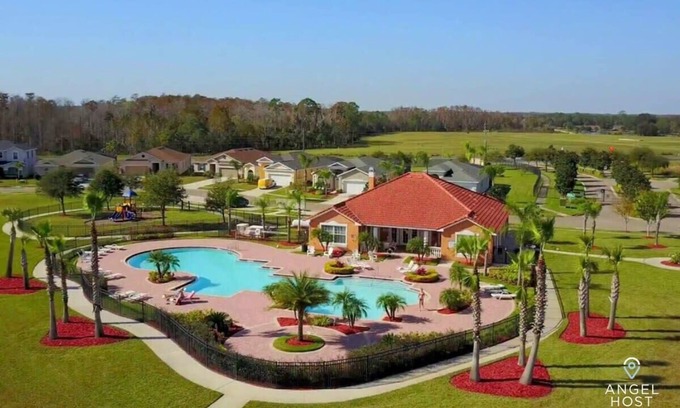 Crystal Cove Villa | Private Pool, Gated Area Near Disney and Lake Toho
