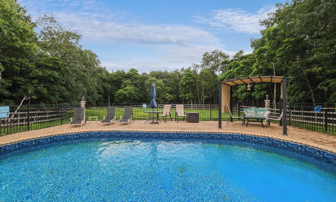 Albrightsville Casa | Private Pool, Hot Tub, Game Rm, Fire Pit, & Luxury 5 bedrms in gated community!
