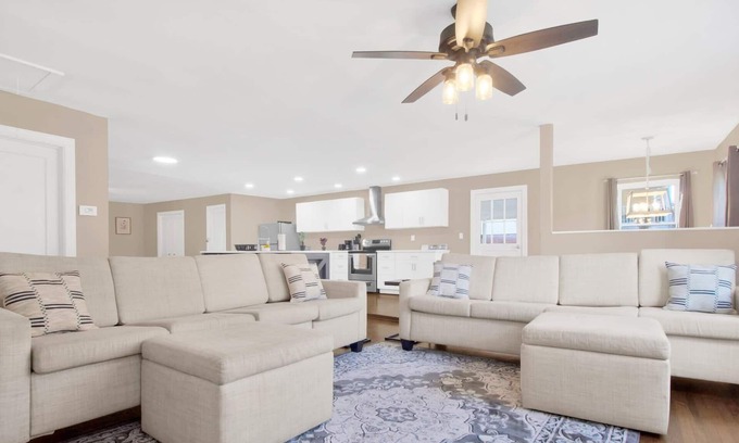 Terry Sanford Casa | Private Pool&Mins to Rose Garden - Haymount Ranch