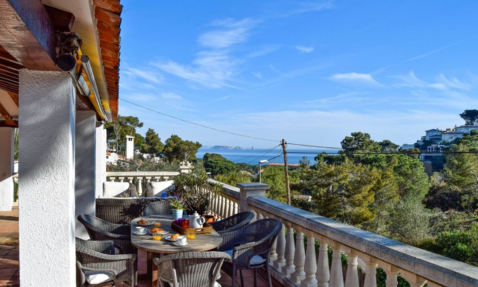 Pals Villa | piscina privada, vistas al mar, a tan sólo 700 m. desde la playa.