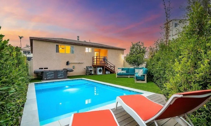 La Playa Casa | Private Pool & Spa/Fenced yard/Pet friendly/Walk to village/Close to beach