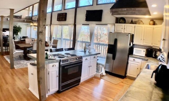 South Yarmouth Casa | Private Pool, Tennis/Basketball Court, And Room For The Whole Family