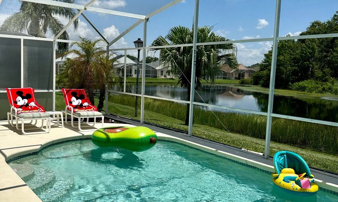 Chatham Park Casa | Private pool with a beautiful view overlooking the lake! Near Disney & Universal