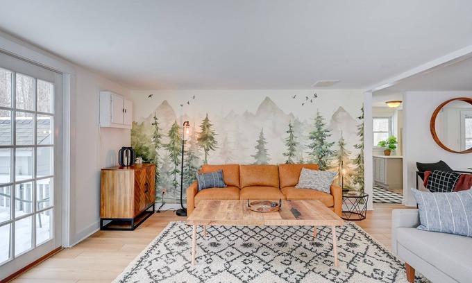 North Conway Casa | Private POOL within walking distance of NoCo Village!