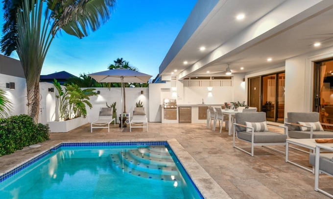 Gold Coast Condominio | Villa de lujo en Gold Coast (patio grande con SU PROPIA PISCINA)