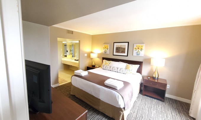 Oro-Medonte Casa | PRIVATE PRESIDENTIAL SUITE 1 BEDROOM