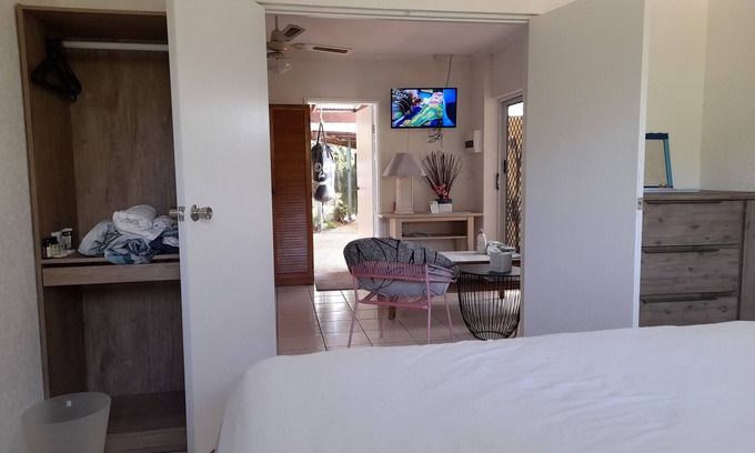 Redlynch Apartamento | Private, Quiet, Secure, fully Self contained Granny Flat with off street parking