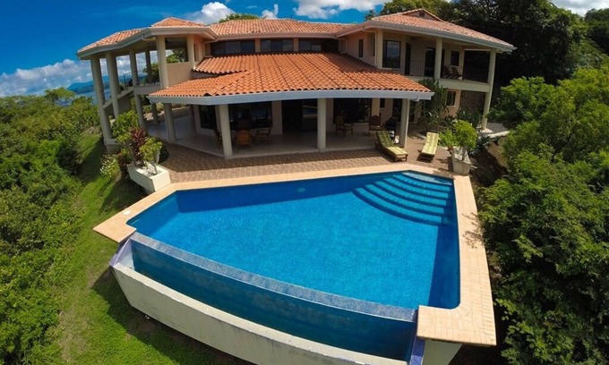 Playa Hermosa Casa | Villa Quetzal - Dos pisos de terrazas al aire libre Vista al mar Casa en Playa Hermosa