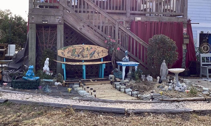 Sea Retreat Casa | PRIVATE/QUITE /COZY / / OCEAN VIEW / COUPLES GETAWAY. WALK TO FOOD & LIVE MUSIC