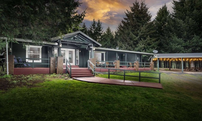 Yamhill Casa | Private Ranch on 80 Forested Acres, *Pet Friendly* Pool Table, Fire-pit, Starlink Internet 100+ Mbps
