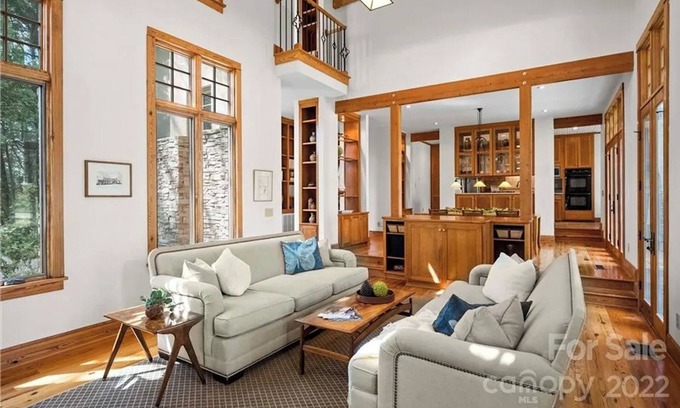 New London Casa | Private Retreat
