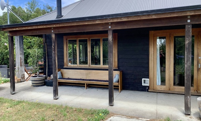 Gladstone Casa | Private retreat with vineyard views & dark skies in the heart of Wairarapa