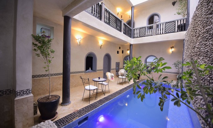 Hivernage Casa | RIAD privatizada con piscina climatizada, jacuzzi y servicio de hotel.