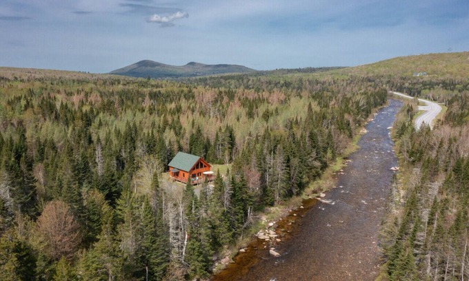 Twin Mountain Cabina | Private Riverfront Cabin at Bretton Woods