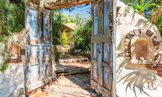 Canoga Park Casa | Private Romantic Escape, Hidden Gem w/ Hot Tub, and Waterfall