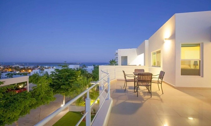Colina del Sol Casa | Private Rooftop Pool with Ocean Views & Good Wi-Fi