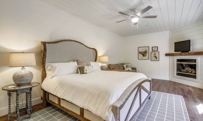 Swanton Casa | Private Room 2 & Bath, 10 Acres, Lake Access