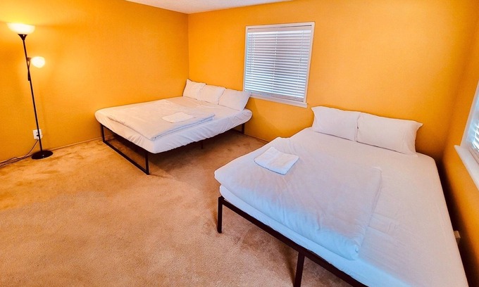 Ridgecrest Casa | Private Room [#2] - King & Queen Beds - Shared Bathroom