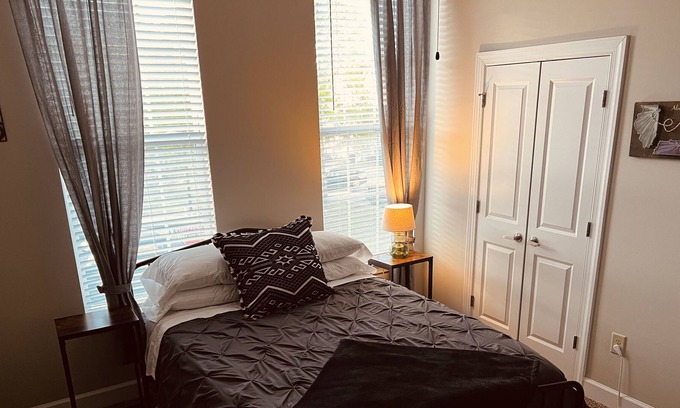 Franklin Casa | Private Room and Bathroom in Franklin