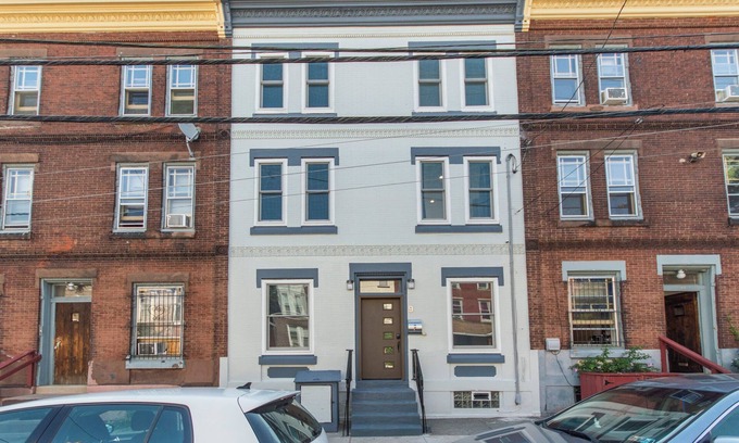 University City Casa | Private room, attached pvt bath. Couple's retreat in U. City. Penn. Free Park.