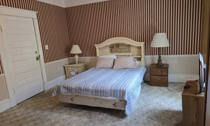 Rocky Mount Apartamento | Private Room for Rent at the Historic Villa Place