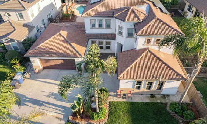 Tulare Casa | Private room for rent -Ideal for working professionals-