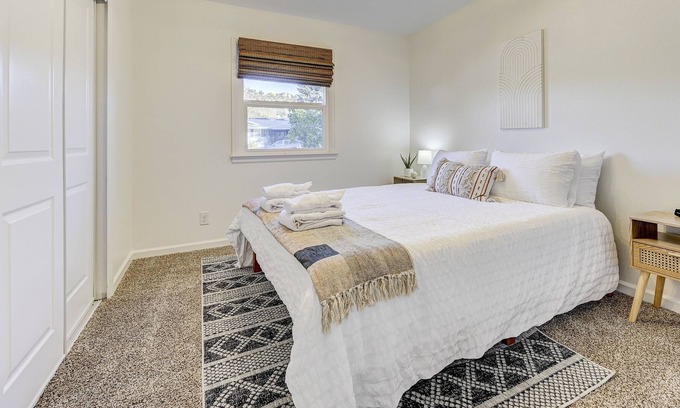 Northeast Colorado Springs Casa | Private Room in Shared Executive Travel Home Near Hospitals & Garden of Gods!