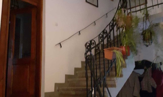 Gara de Nord Casa | habitación privada en un clásico de la familia Vila: lleno de encanto e historia