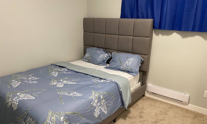 Airdrie Casa | Private room in a quiet neighbourhood