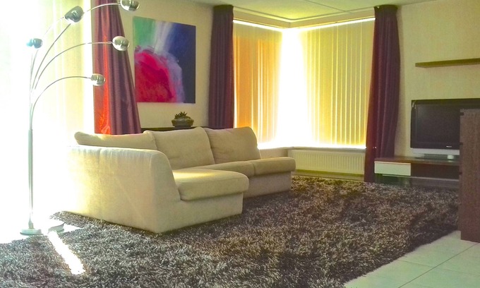 Leiderdorp Casa | Habitación privada en casa confortable (estacionamiento gratuito + WiFi - 40 km de A'dam)