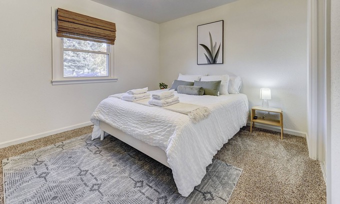 Northeast Colorado Springs Casa | Private Room l Shared Executive Travel Home l Near Hospitals & SO MUCH MORE!